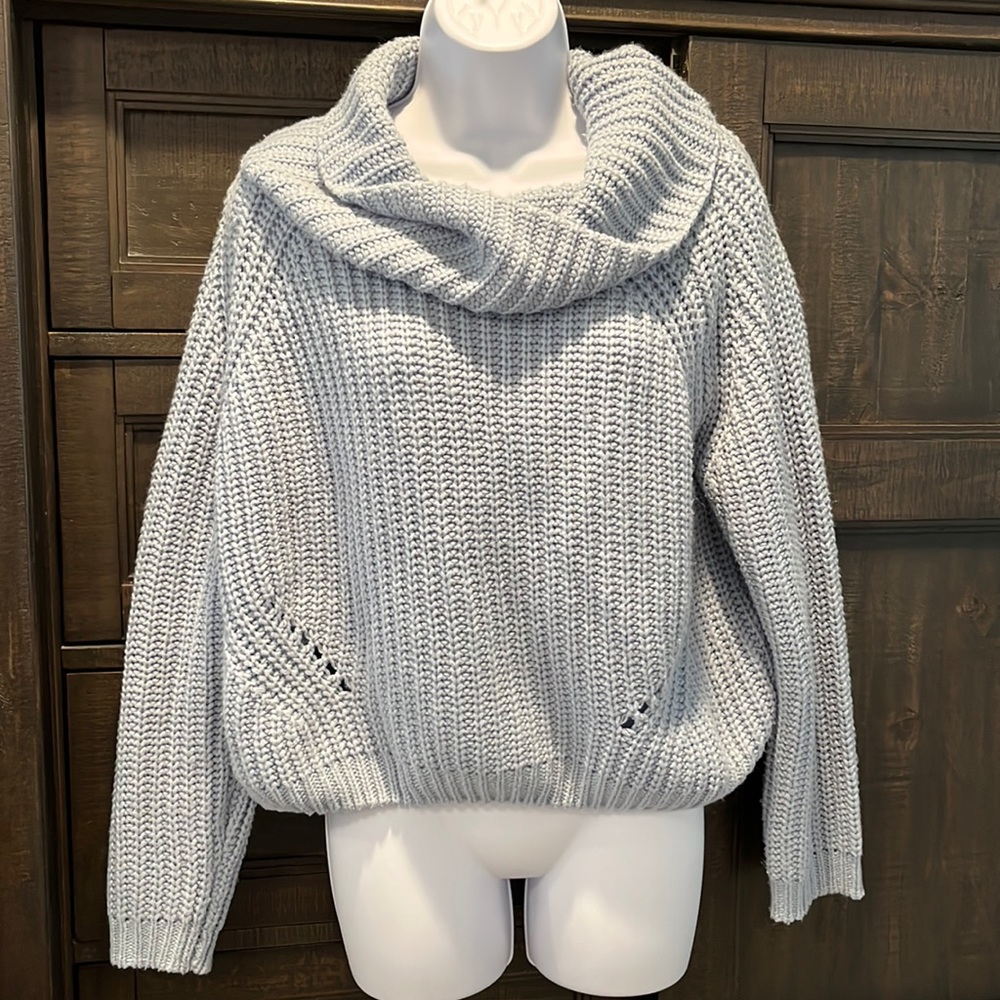 moon and madison crop chunky light baby blue knit sweater sz M womens crop sweat
